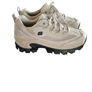 Skechers Dojalite Sneaker in Off White 7.5